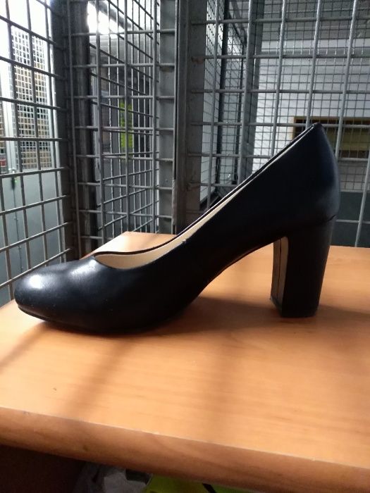 Buty damskie czarne r.37