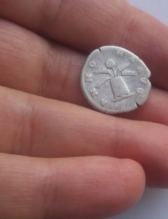 Монета денарий "Благословенный урожай" император Антонин Пий
