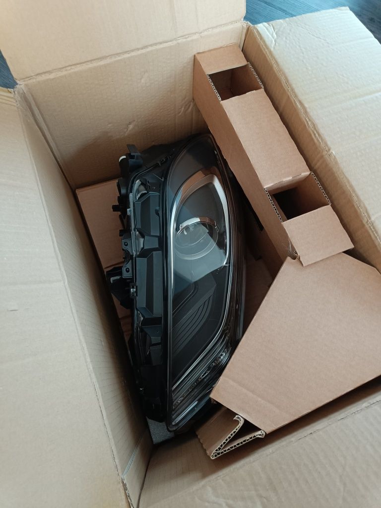 Reflektor 1EX 010.818-361 Hella