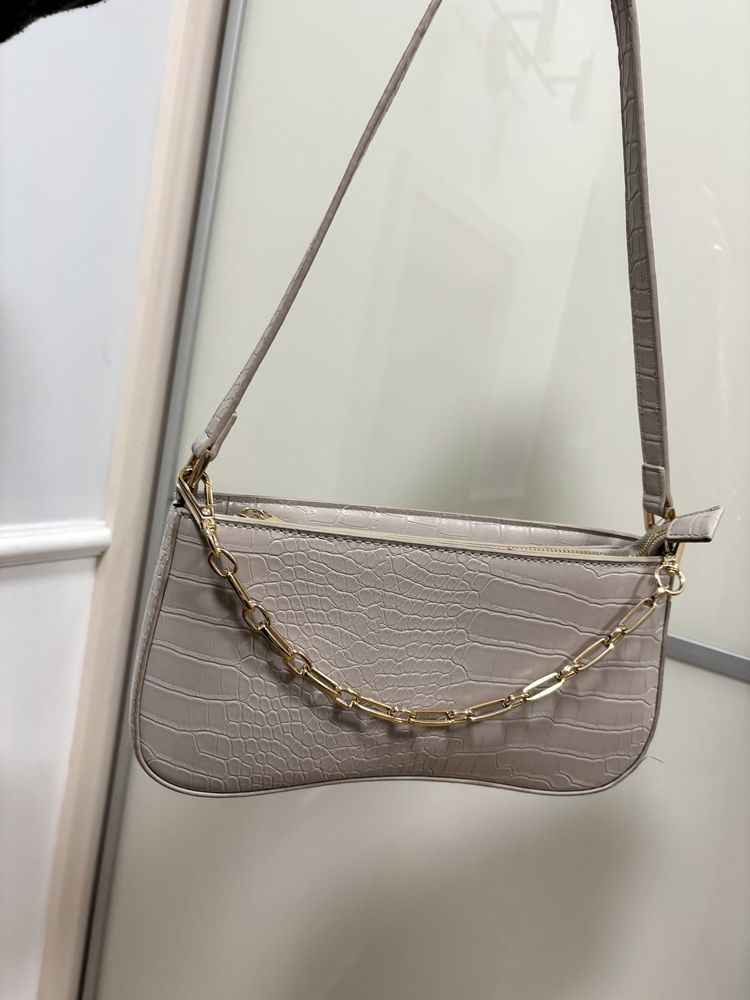 Beżowa torebka nude baguette bagietka z łańcuchem Reserved snake print