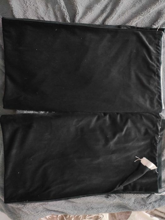 Czarne welurowe, aksamitne zasłony na taśmie