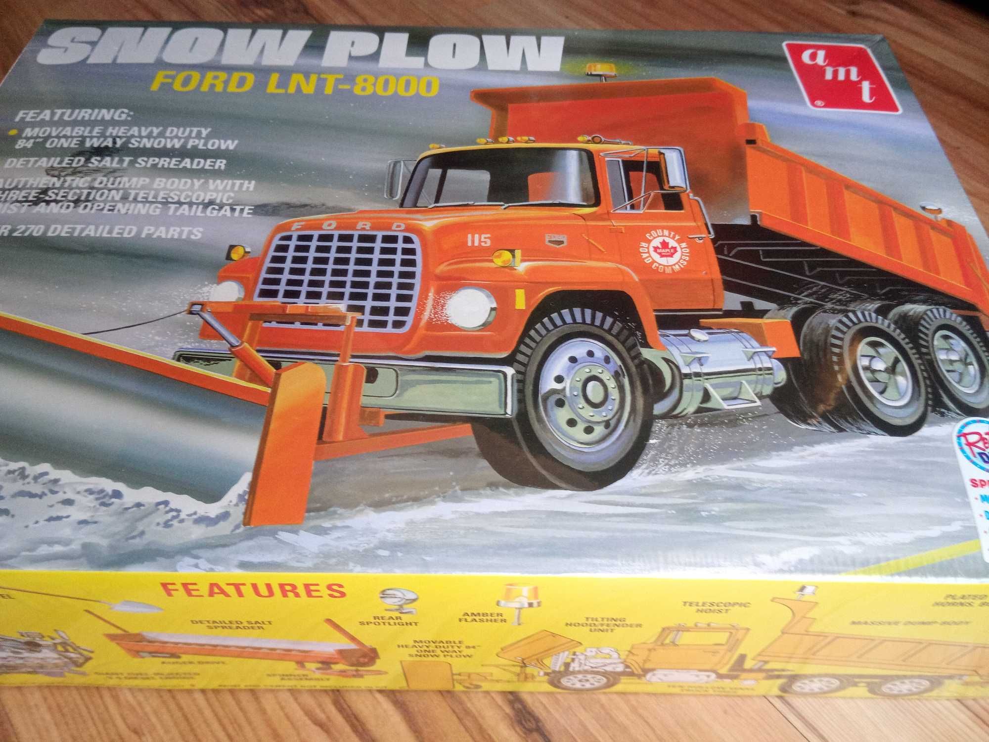 AMT 1178 - Ford LNT-8000 Snow Plow - 1/25 - Model do sklejania