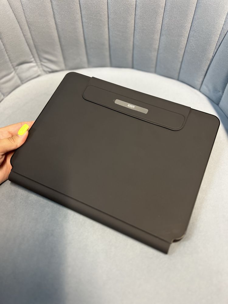 Чехол-клавиатура ESR для iPad с подсветкой