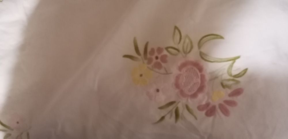 Colcha linho bordada