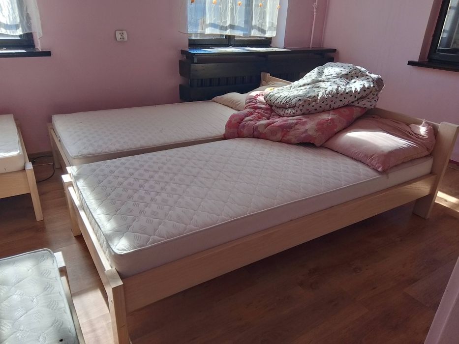 Łóżko hotelowe drewniane 90x200 z materacem