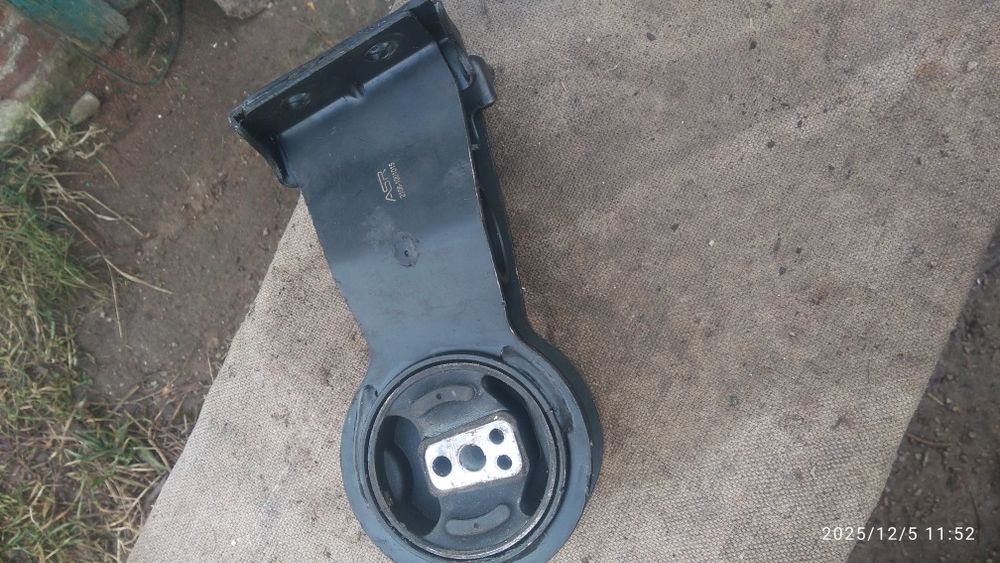 Подушка двигуна передня ваз 2108-2115