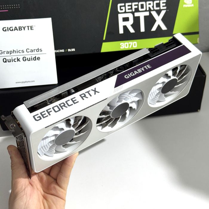 Відеокарта GIGABYTE RTX 3070 Vision OC ) біла, ідеал, 10/10