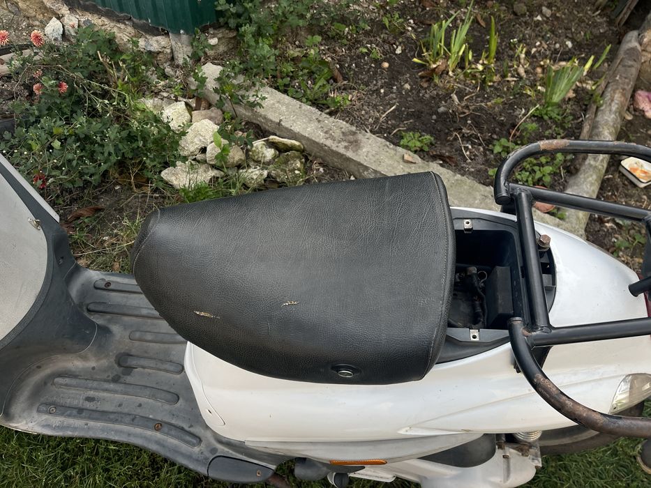 Скутер PIAGGIO білий