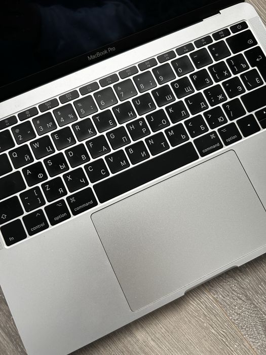 Apple MacBook Pro 13-inch, 2017