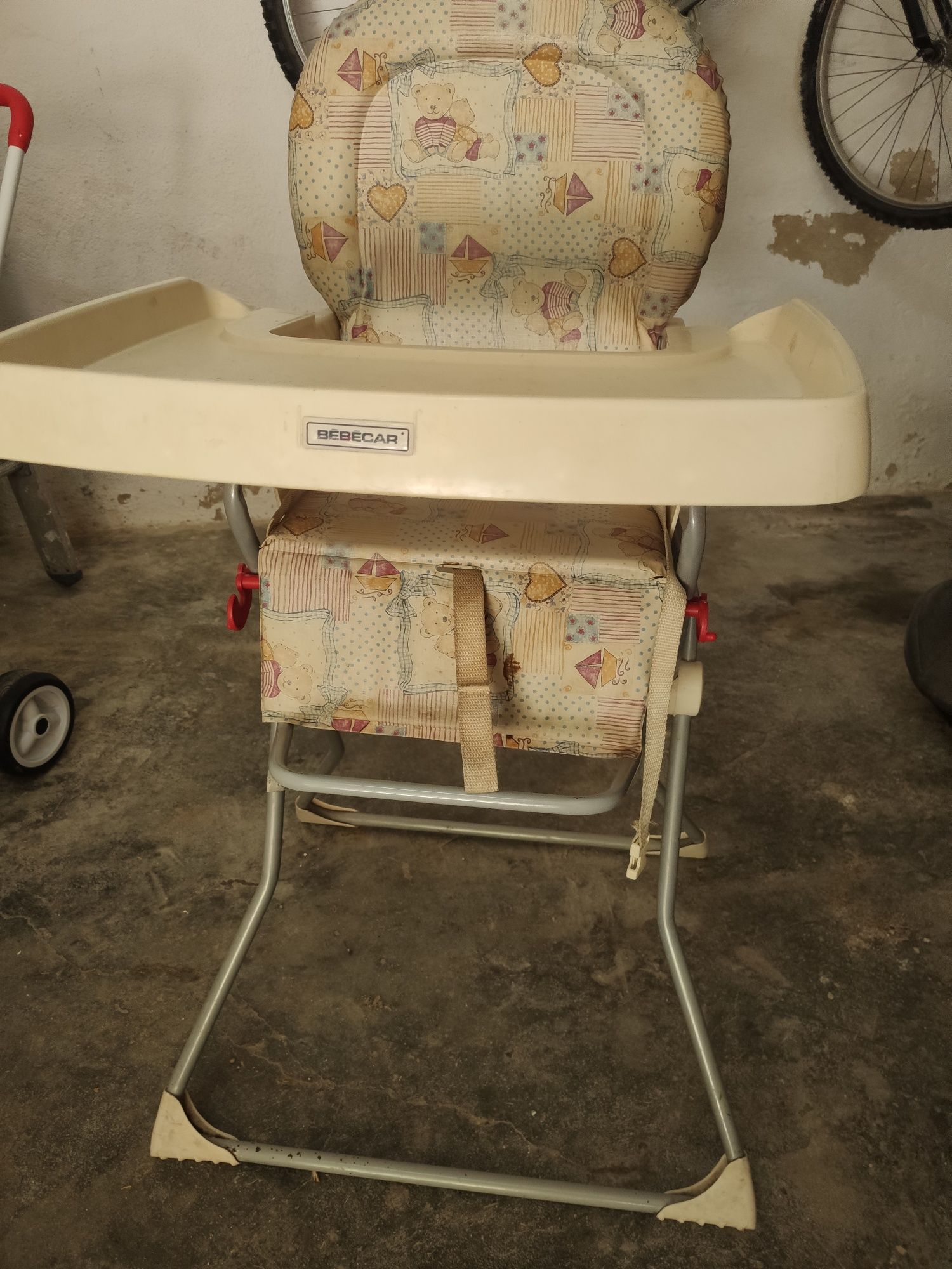 Cadeira de bebê para refeição