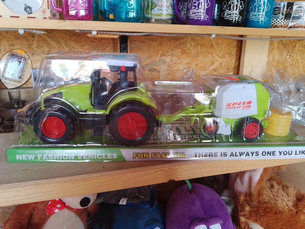 Zabawka plastikowa traktor