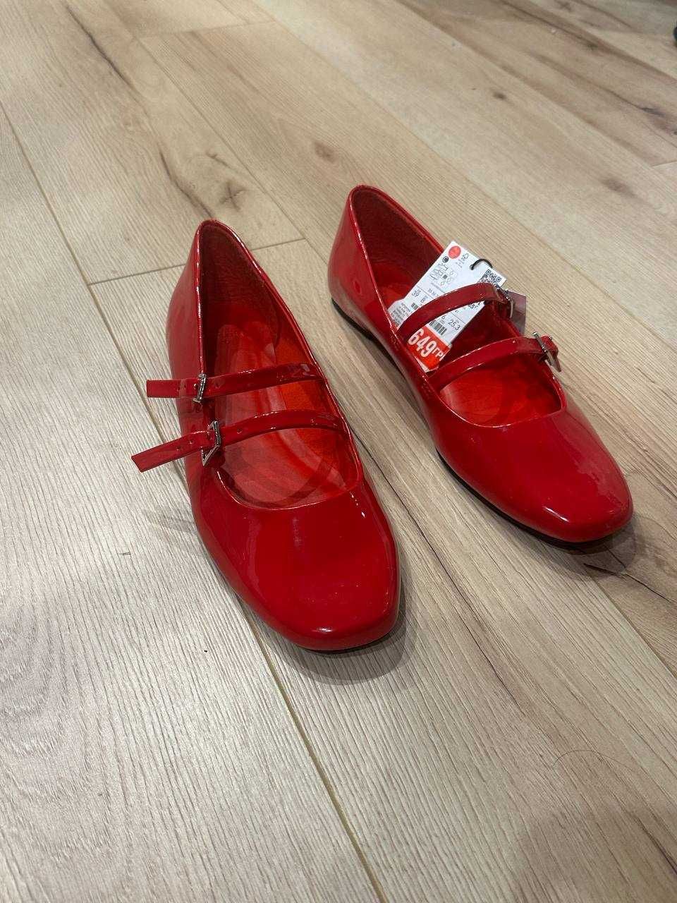 Балетки червоні Bershka