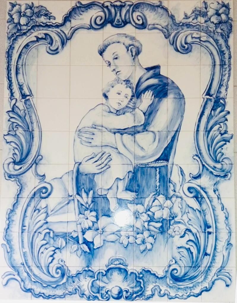 Painel Santo António pintado à mão em azul e branco com 1.35m por 1.05