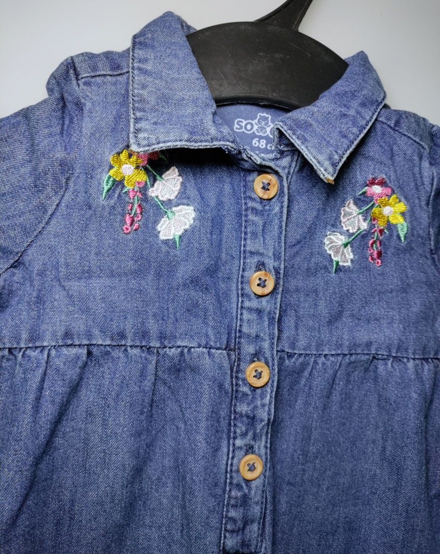 Niebieski granatowy jeansowy kombinezon z długim rękawem kwiatki 68 cm