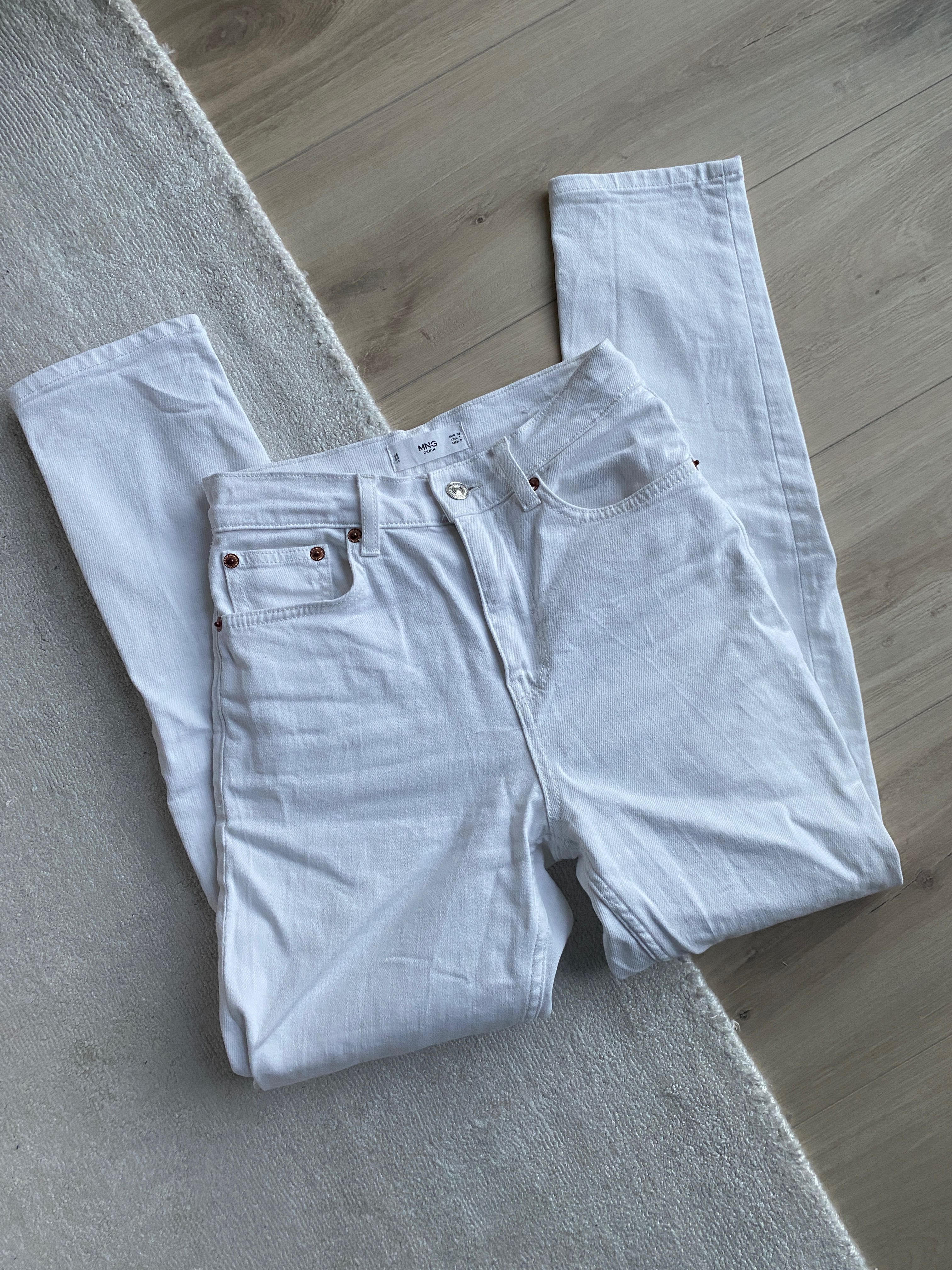 Białe mom jeans z Mango stan idealny 32/34