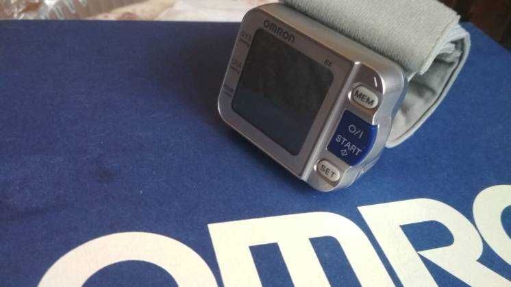 Тонометр Omron R6. Japan.