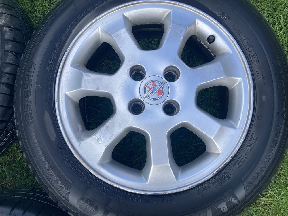 Alufelgi 4x 100 4 sztuki z Astry G