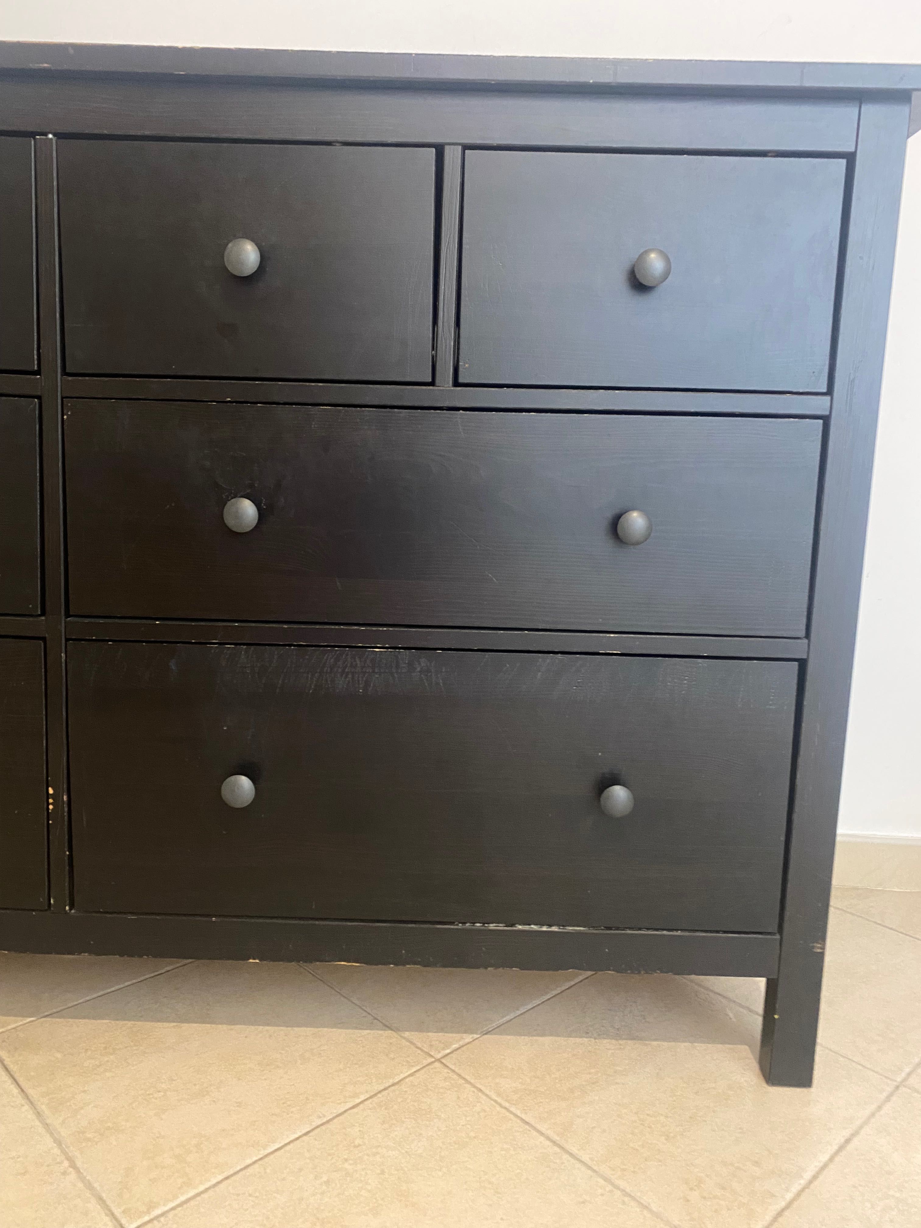 Cómoda preta Ikea - Henmes