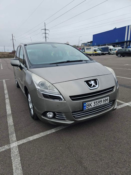 Авто Peugeot 5008