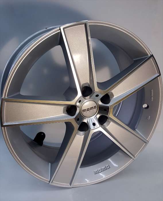 Felgi aluminiowe MOMO Strike 2 Glossy Silver, 4 szt WYPRZEDAŻ