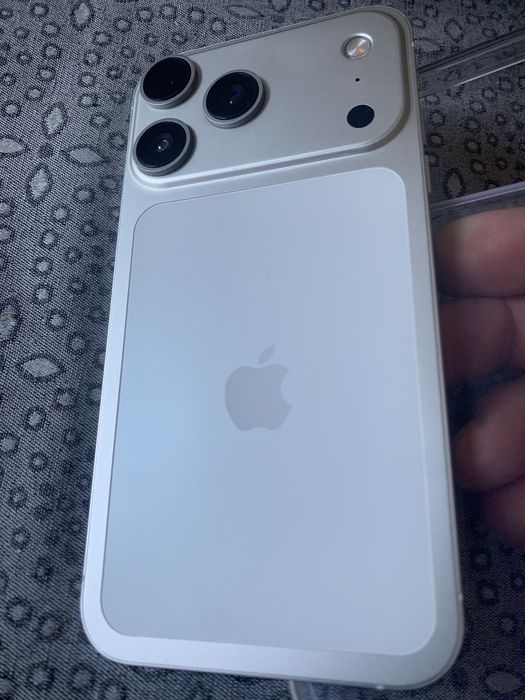 Iphone. XR convertido 17 pro