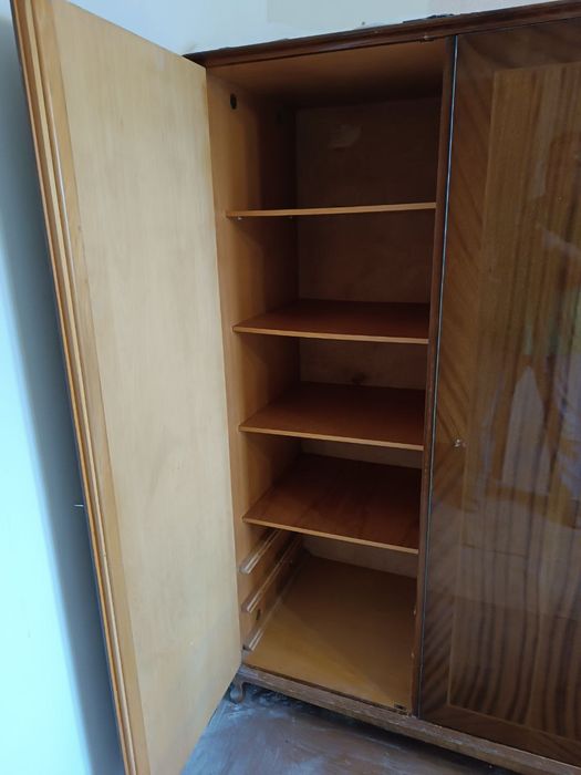 Шафа трьохдверна лакована б/у