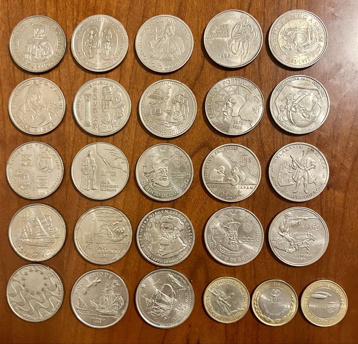 26 moedas de 200 escudos de vários anos