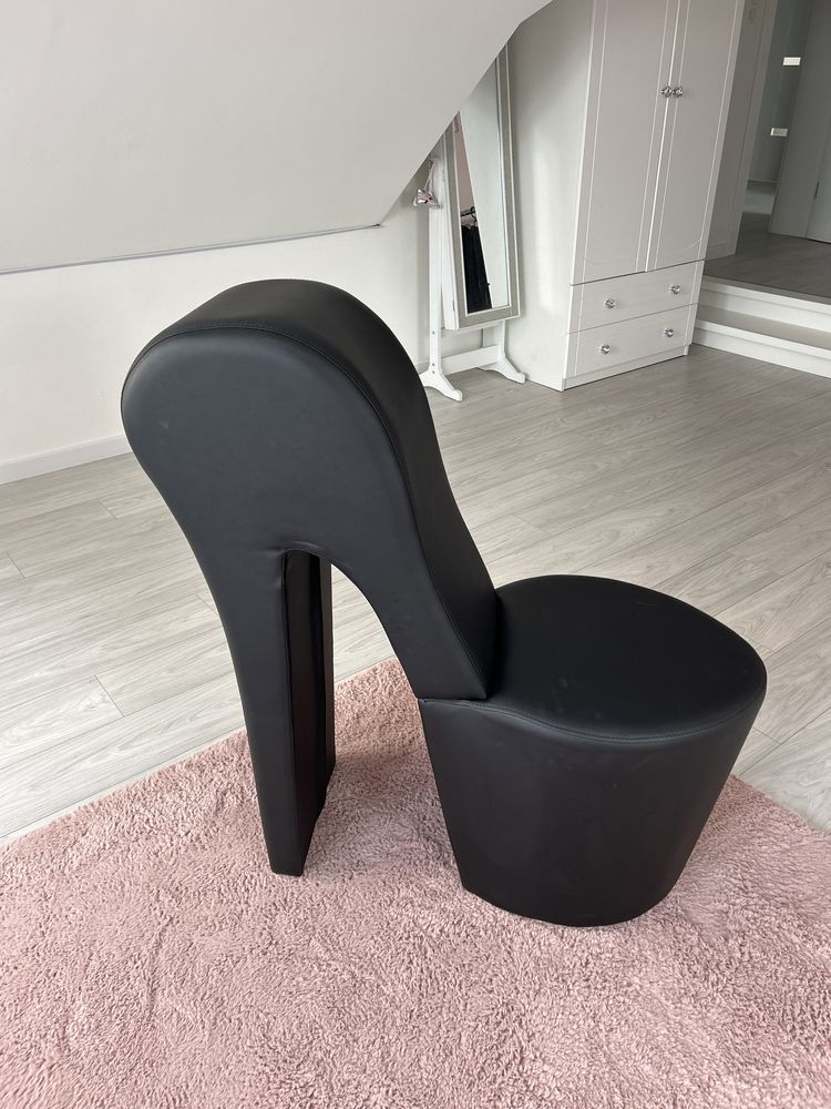 Fotel krzeslo czarny but