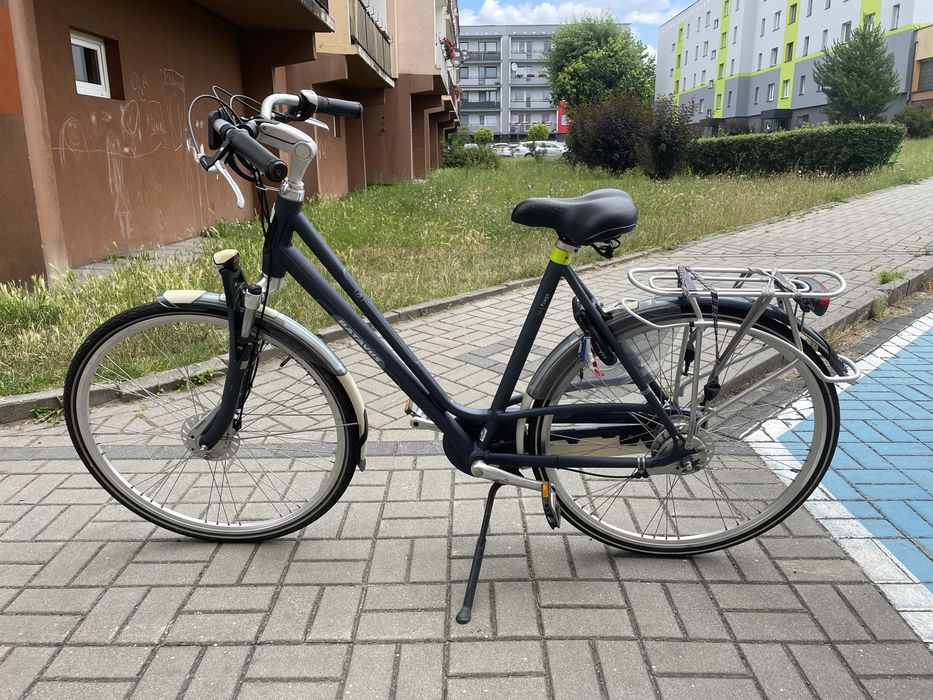 Rower damka holenderski Batavus Fuego  8 8p z koszem wiklinowym