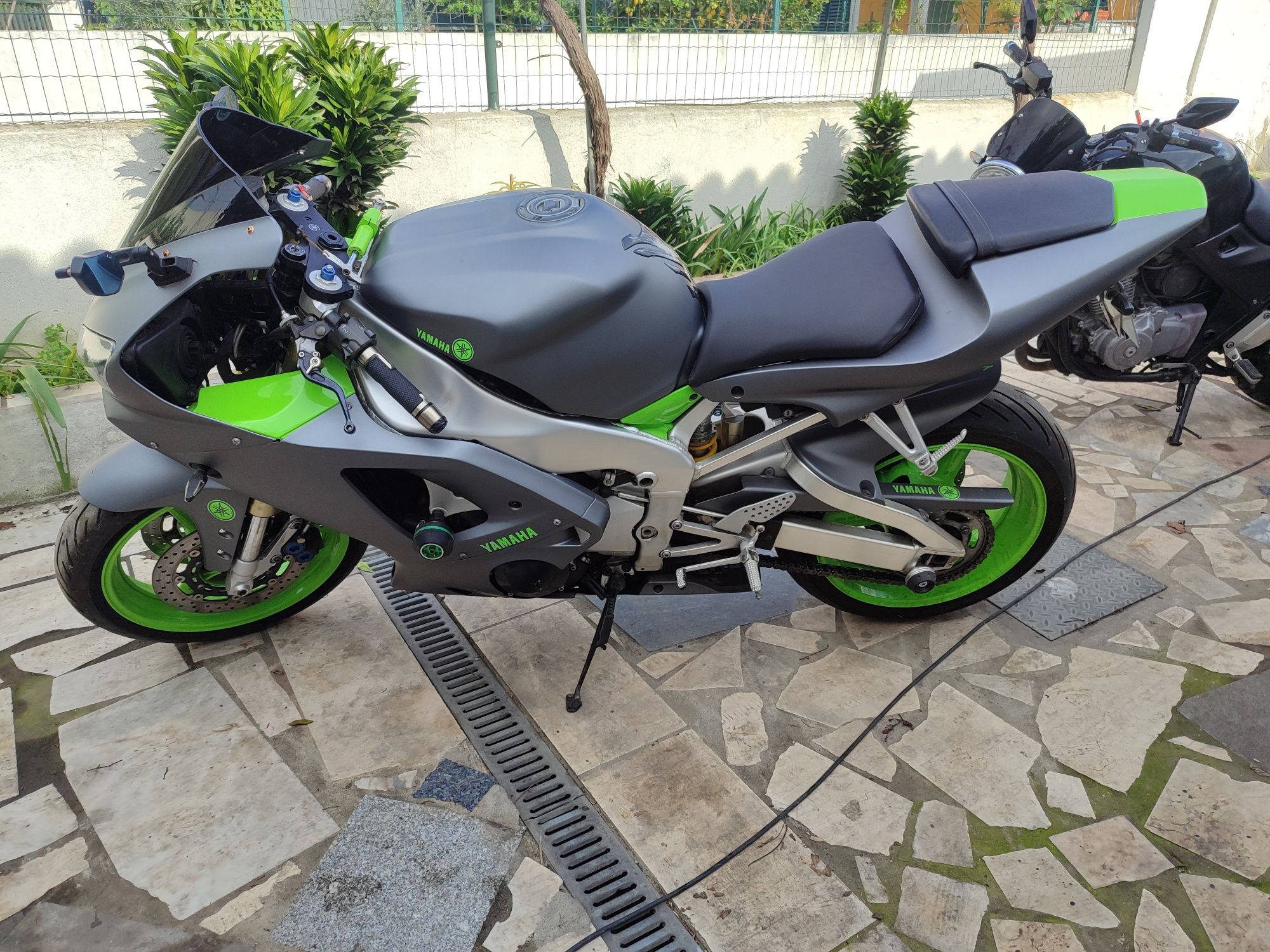Yamaha YZF R1 R413