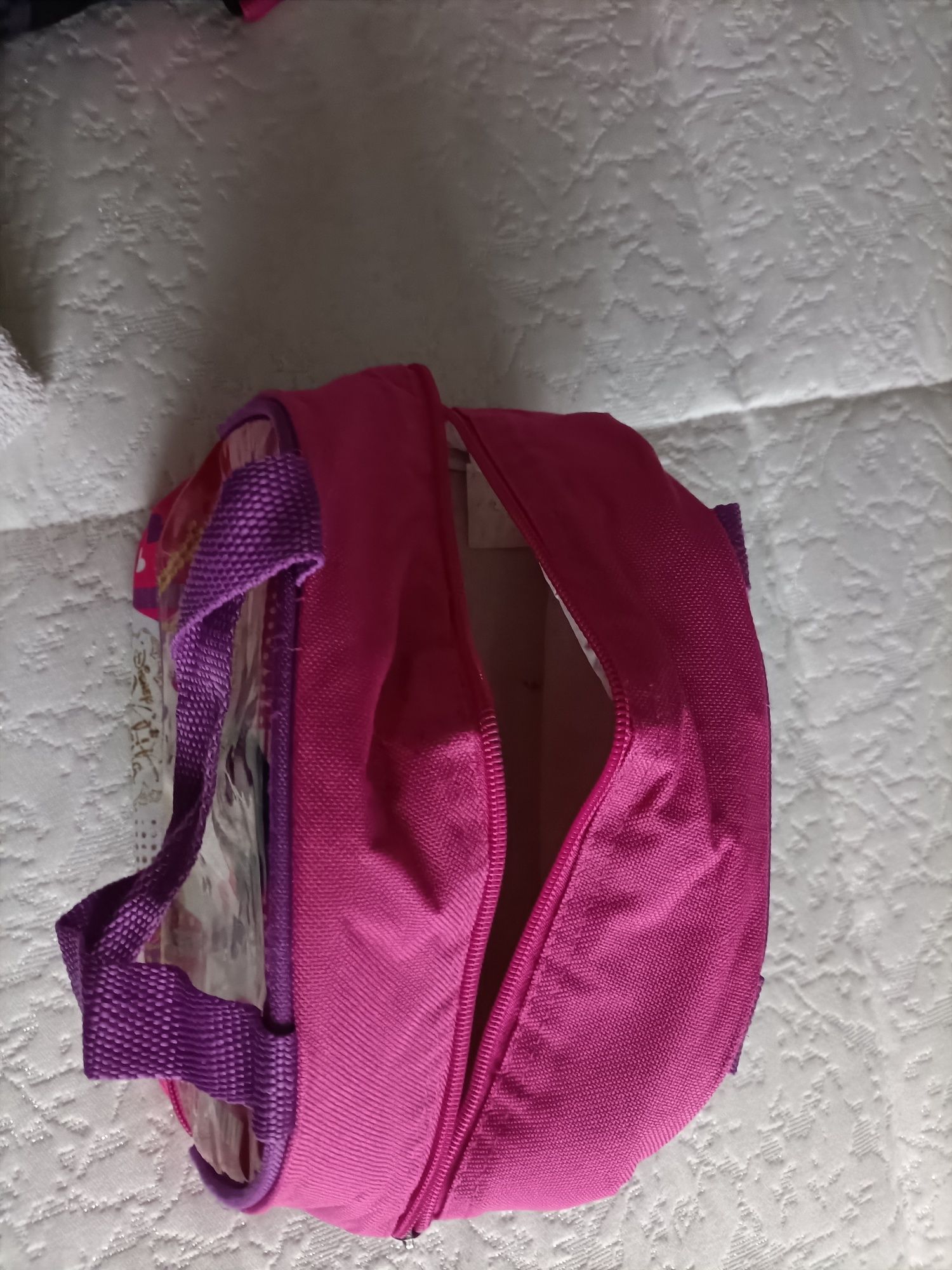 Lancheira e bolsas para menina