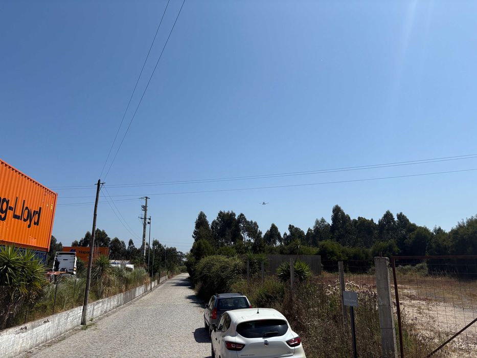 Terreno de 2.800 m2 para arrendar em Modivas