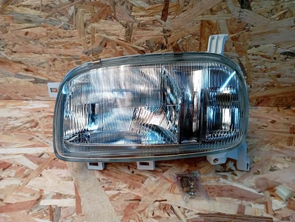 Ótica / farol esquerda NISSAN Micra II (K11)