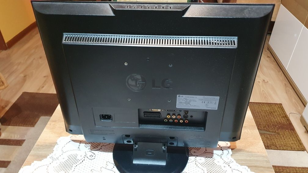 Monitor LG FLATRON M22 z funkcją TV