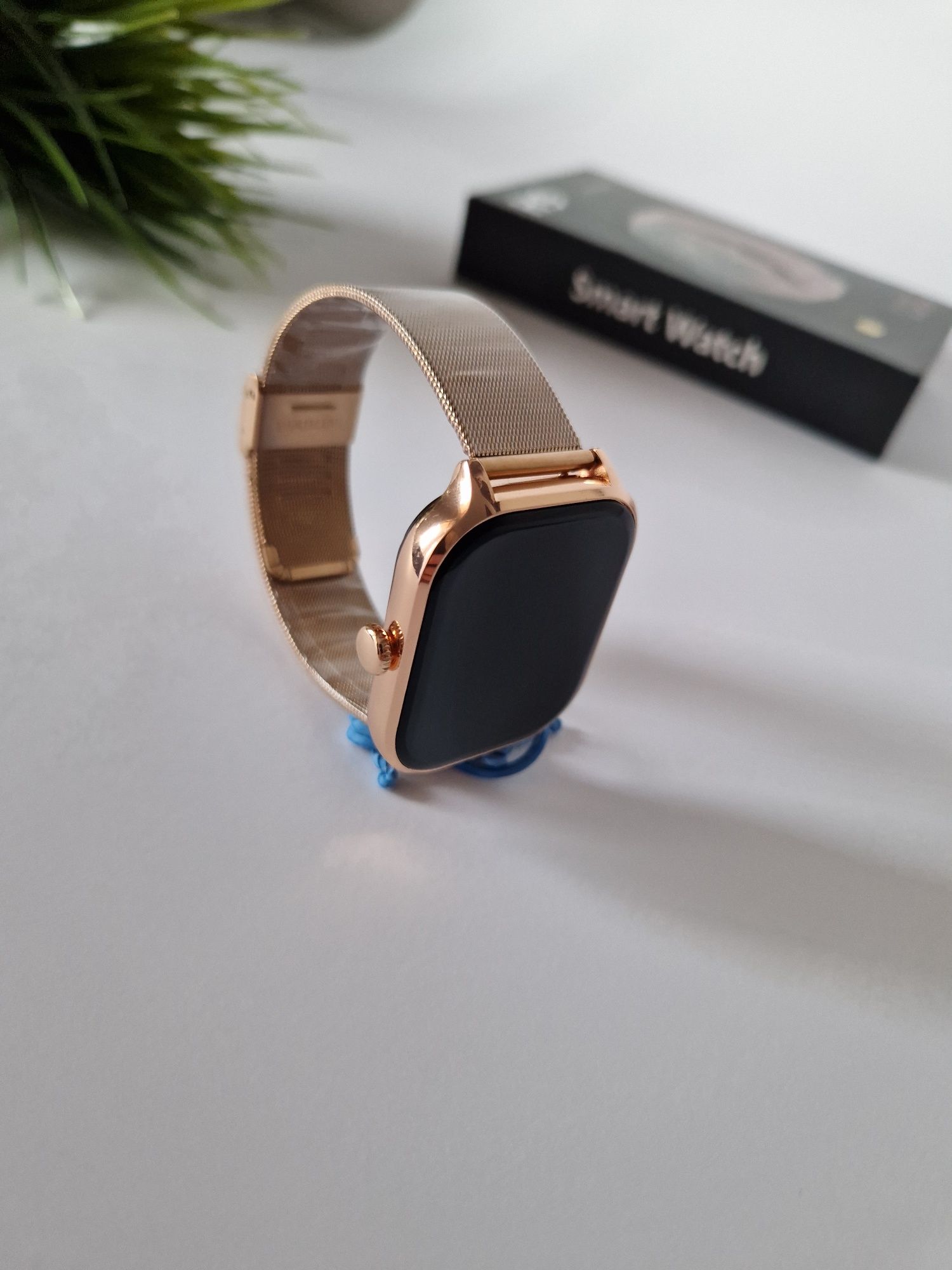 Smartwatch HK9, komplet złotego zegarka