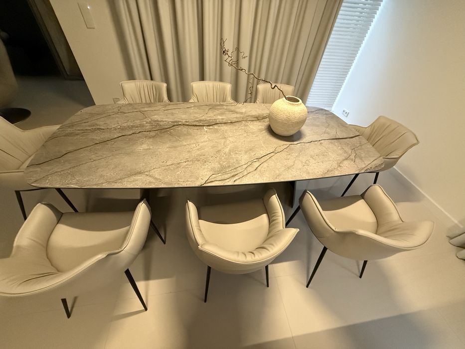 Stół jadalniany ze spieku – nowoczesny design i elegancja