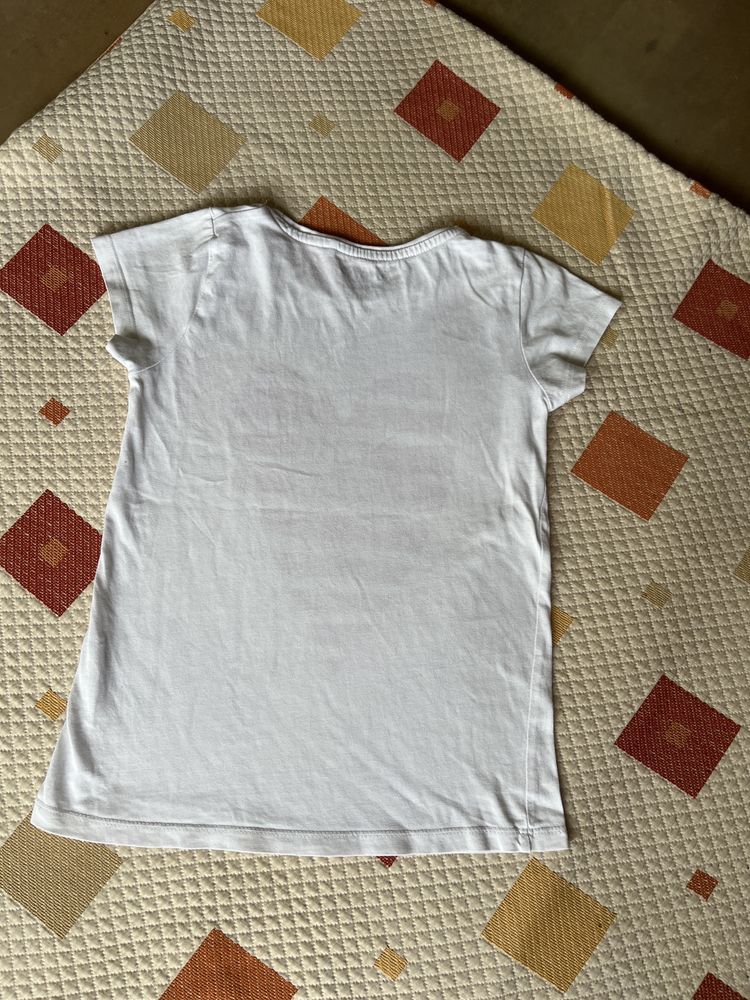 Biały t-shirt dla dziewczynki, rozmiar 122 cm