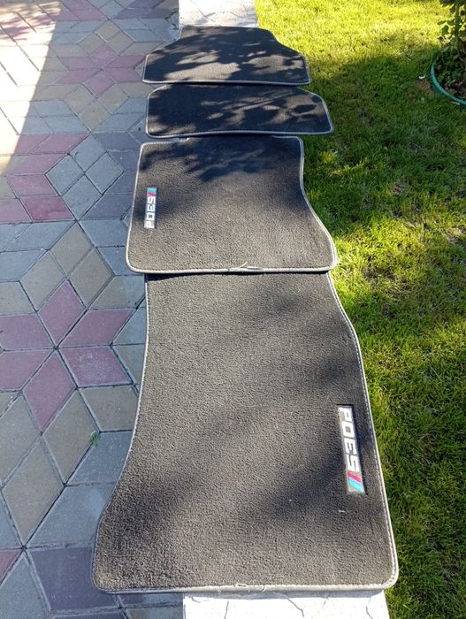 Продам 2 комплекти ковриків до БМВ Е 61, б/у