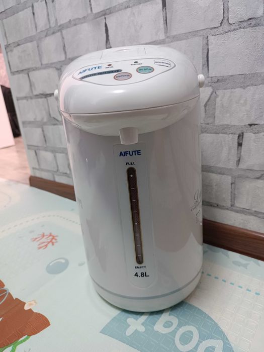 Продам термопот AIFUTE 4,8л.