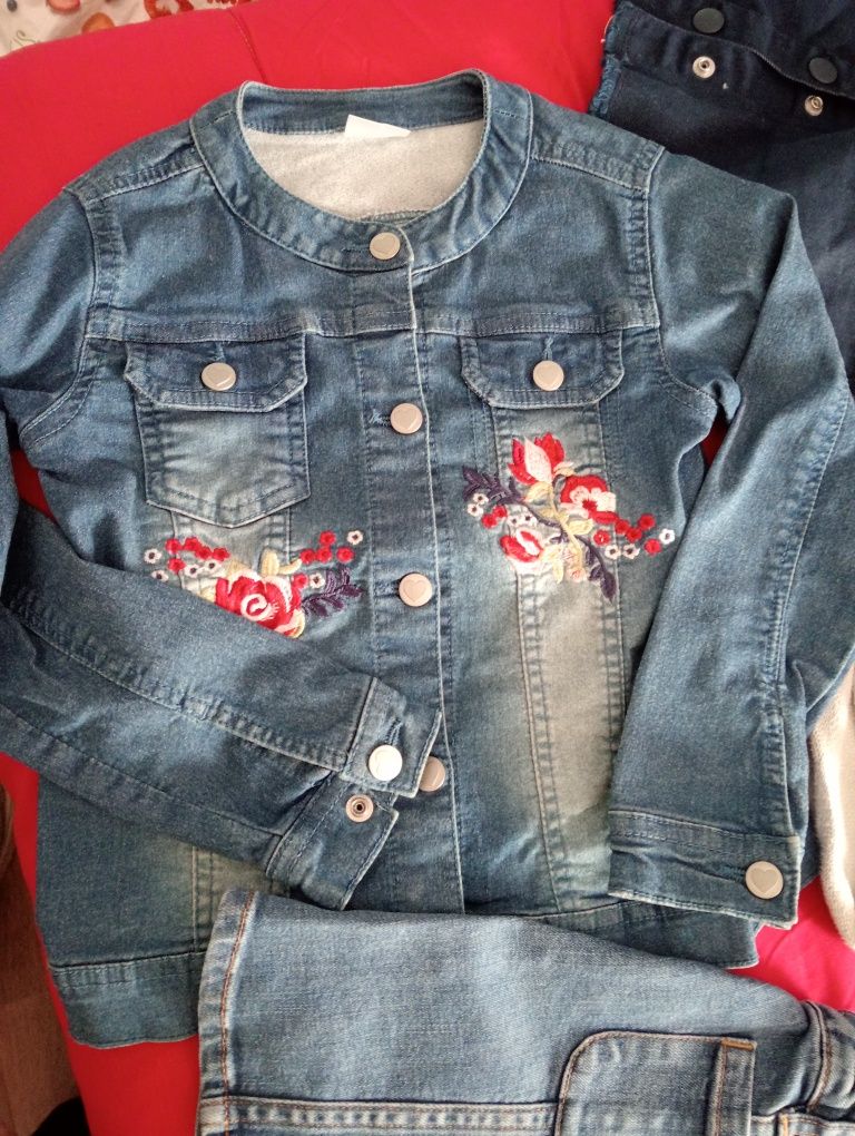 Roupas para menina de 4/5anos impecáveis.
