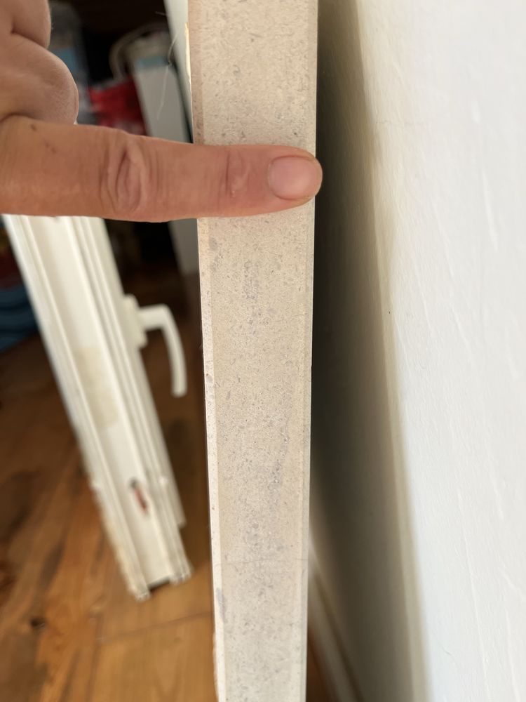 Janela pvc com oscilobatente e pedra