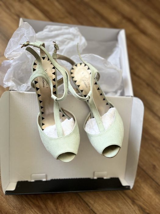 Босоніжки 37 розмір