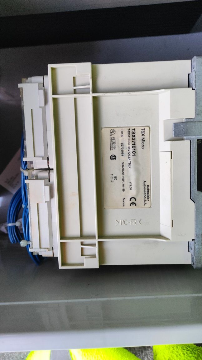 Sterownik PLC Schneider TSX37101_01