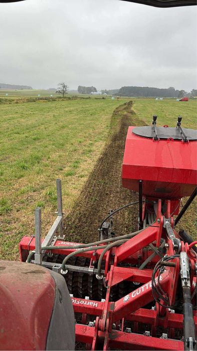 Usługa podsiewu oraz siewu traw  APV GP300 M1 oraz Guttler