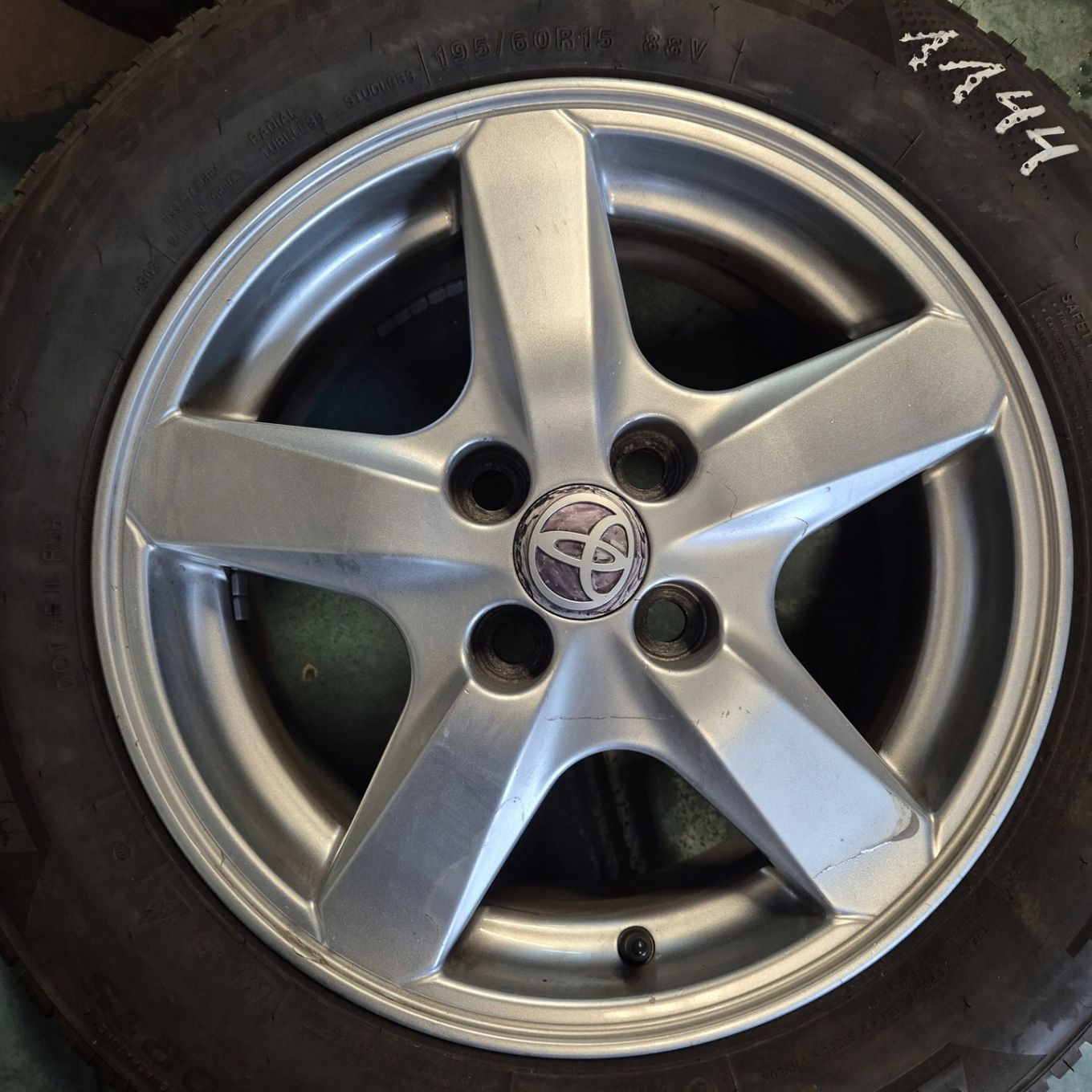 CAŁOROCZNE KOŁA 15 ORYGINAŁ TOYOTA YARIS i20 SWIFT RIO 195/60 R15