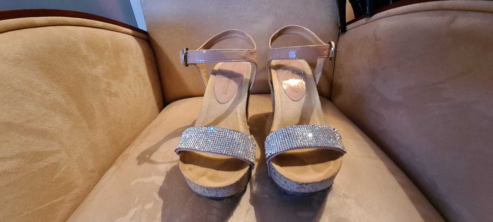 Sandália de cunha PRIMA DONNA com tira de brilhantes 36