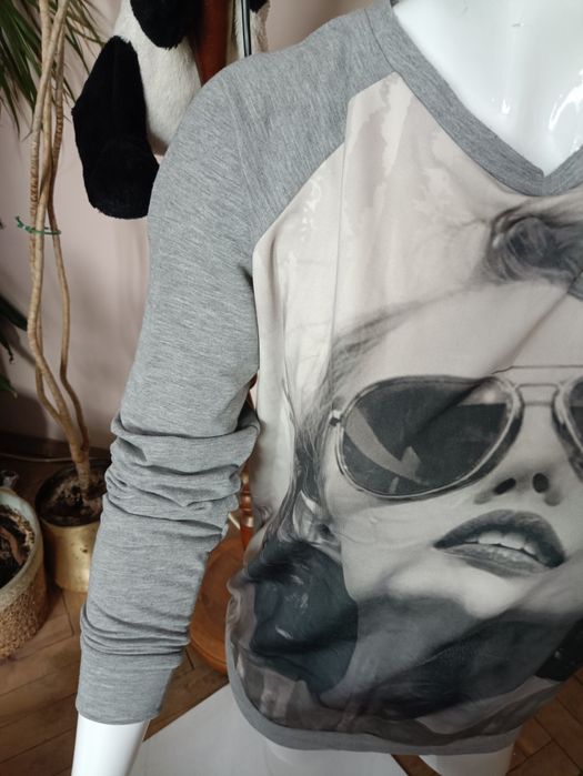 Szara bluza z grafiką matki Top secret