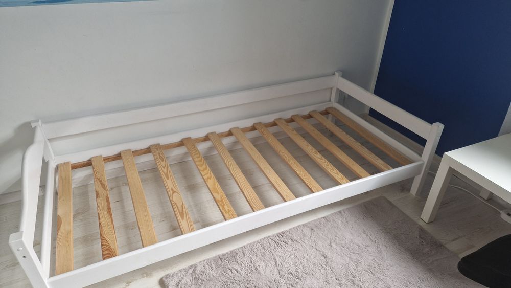 Łóżko drewniane dziecięce