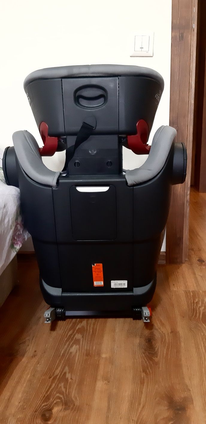 Дитяче автокрісло "britax römer"