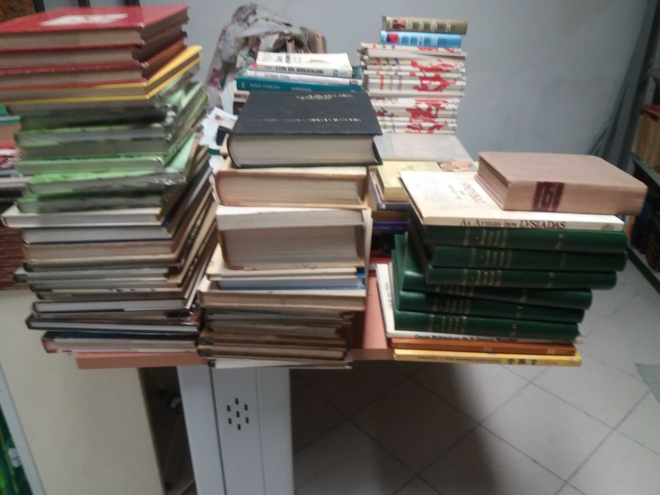 Livros muito antigos, livros antigos e livros recentes